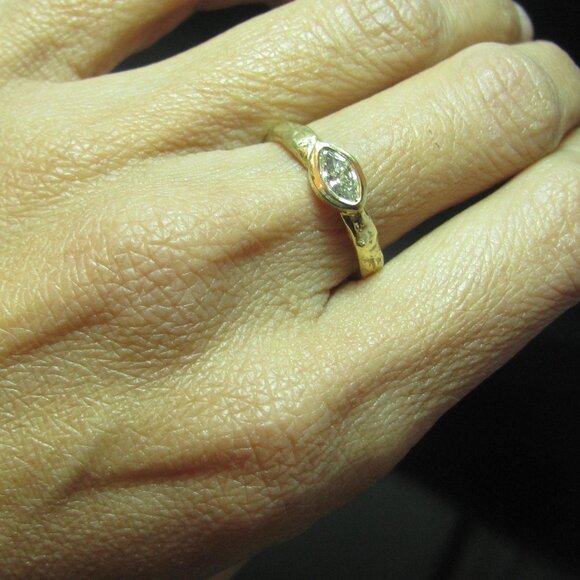 Engagement ring. 14K solid Yellow gold ring set with 0.25ct Marquise diamond. - Picture 7 of 9